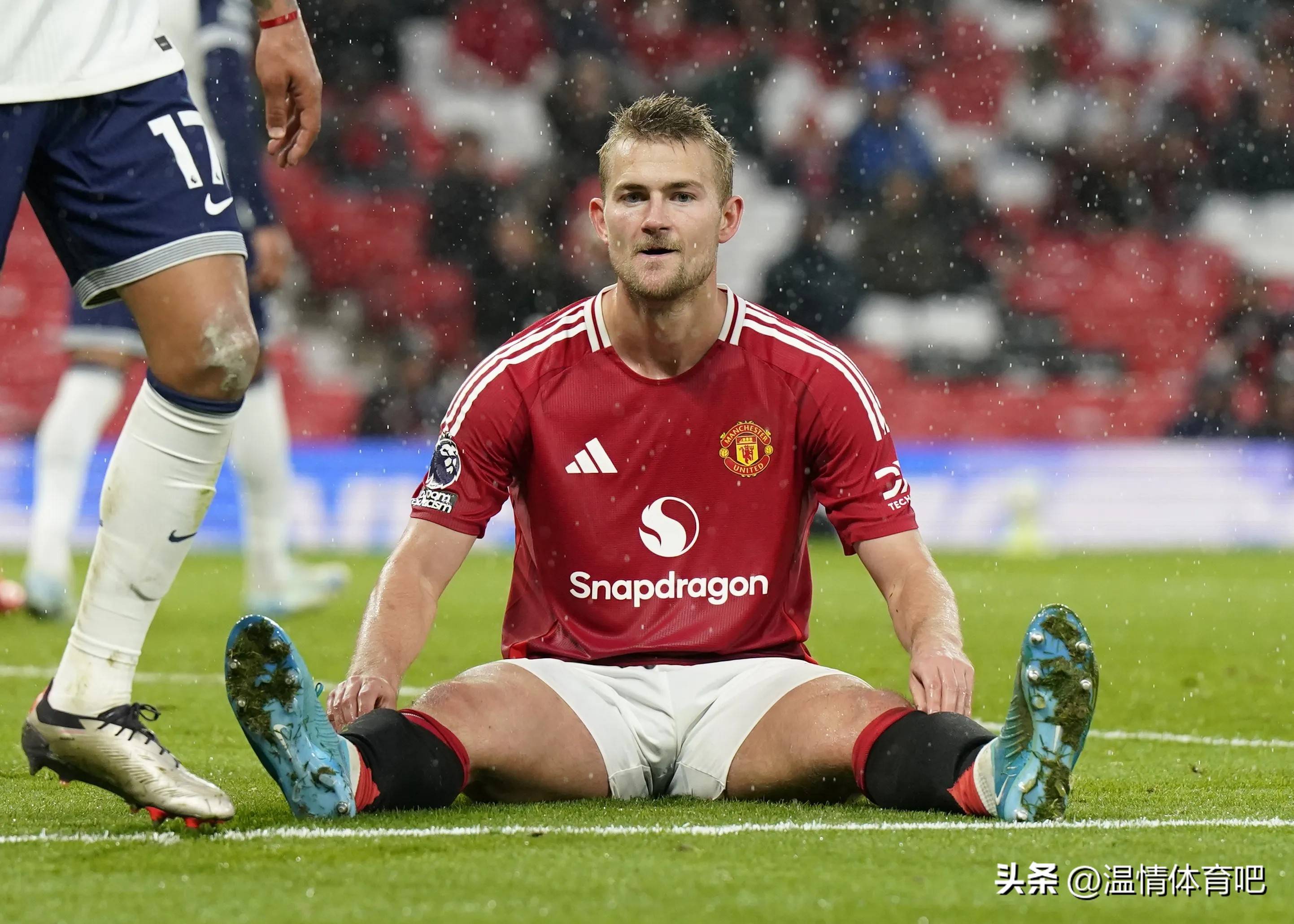 冲刺阶段突围战来临；阿贾克斯围绕英超扳平良机；更衣室稳定；年轻球员得到机会的简单介绍