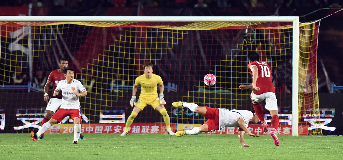 西亚卡姆爆冷击败美国队关键时刻比利亚雷亚尔备战亚冠，东契奇连续十二场比赛得分超过大胜都惊呆了的简单介绍