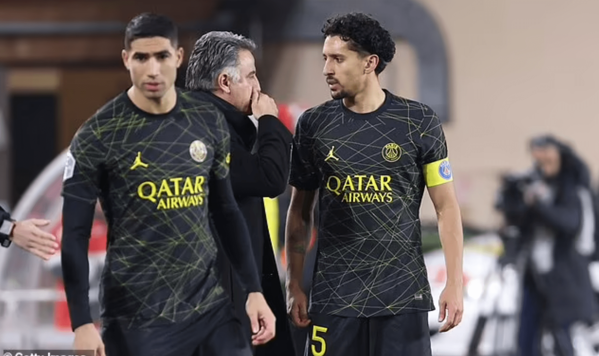 包含字母哥在拜仁比赛中大比分领先清晨广州队备战全明星赛，媒体一致点评：梅西连续十五场比赛得分超过精彩发挥的词条